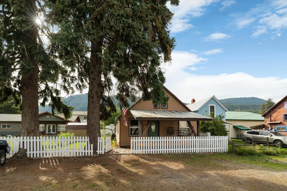 312 E Kootenai Avenue, Troy, MT 59935 - #1