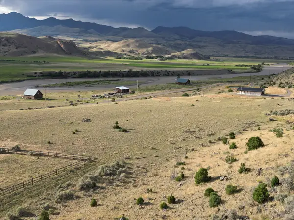 218 E River Road, Emigrant, MT 59027