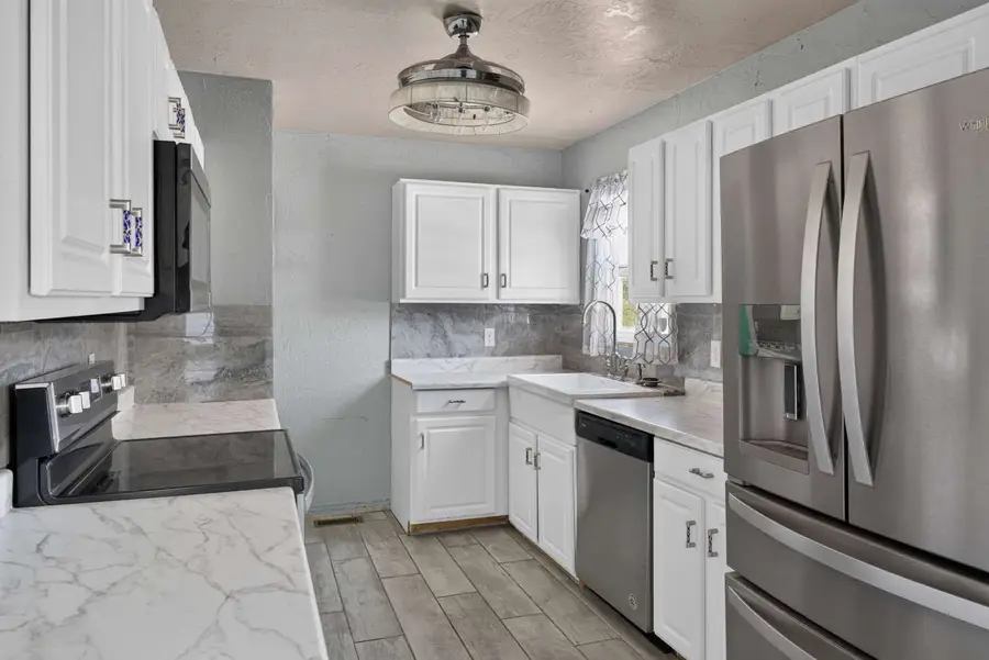214 7th Avenue Se, Cut Bank, MT 59427 - #3