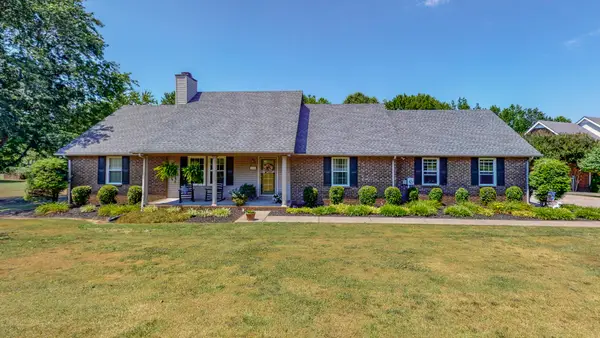 102 Arrowood Dr, Cottontown, TN 37048
