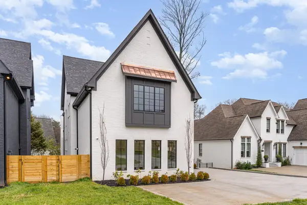 2472 Abbott Martin Rd, Nashville, TN 37215