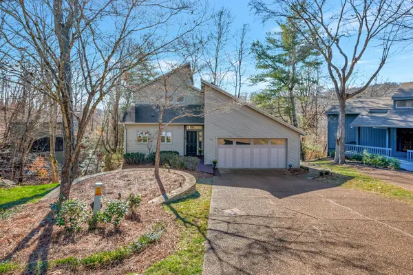 221 Harpeth Wood Dr, Nashville, TN 37221