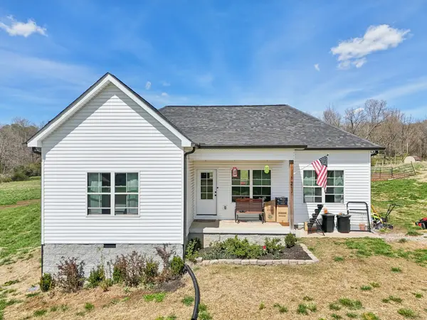 1211 N Charlotte St, Dickson, TN 37055