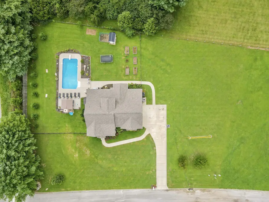 2914 Chasepointe Pl, Columbia, TN 38401 - Image #2