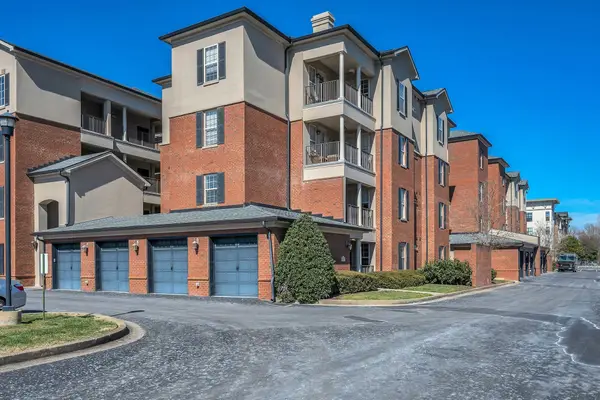 307 Seven Springs Way #103, Brentwood, TN 37027