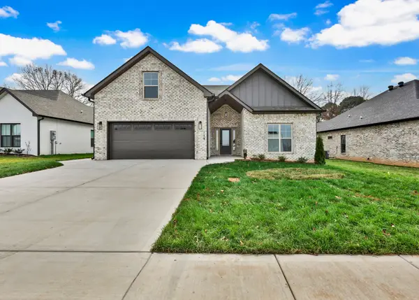 718 Southern Pine Trl, Clarksville, TN 37043