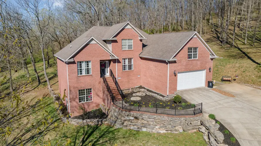 1604 Becca Ln, Columbia, TN 38401 - Image #2