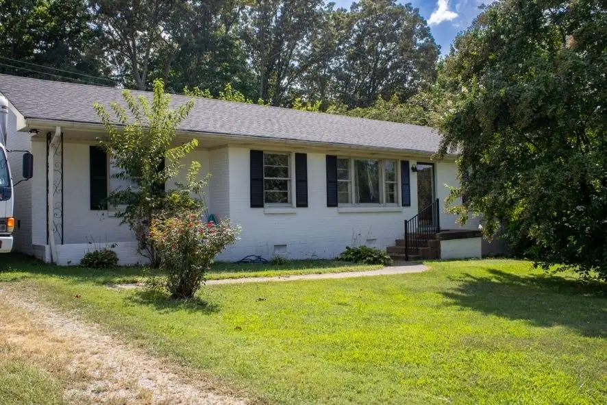 401 S Pawnee Dr, Springfield, TN 37172 - Image #2