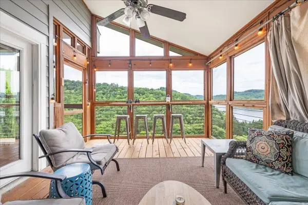 105 Sandgate Ct, Smithville, TN 37166