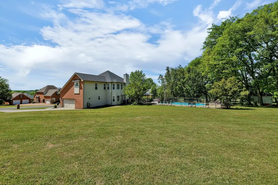 2056 Earl Pearce Cir, Mount Juliet, TN 37122 - Image #2