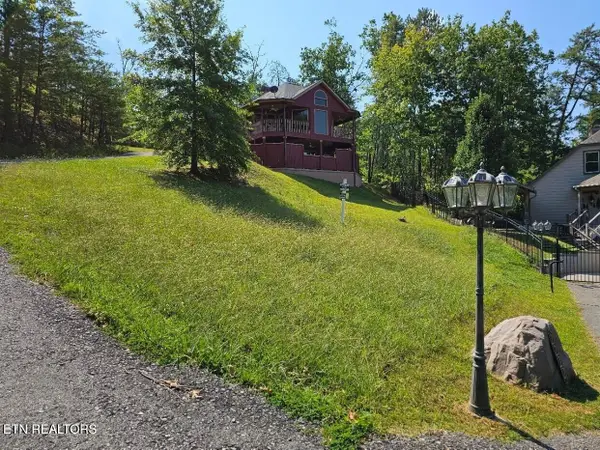 2 Village Circle, Sevierville, TN 37862