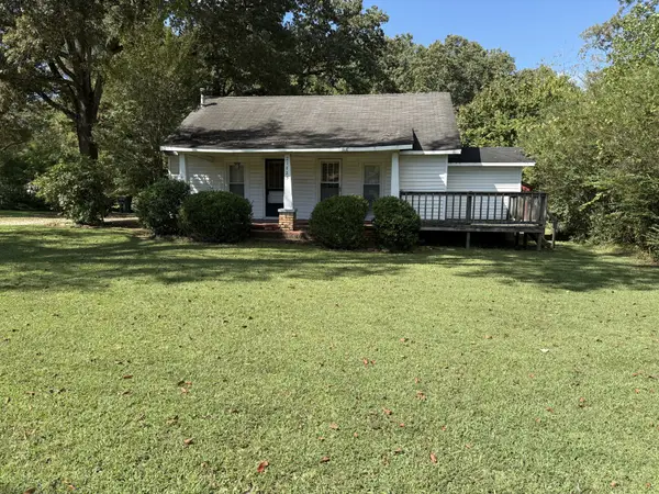 21625 Seminary St, Hollow Rock, TN 38342