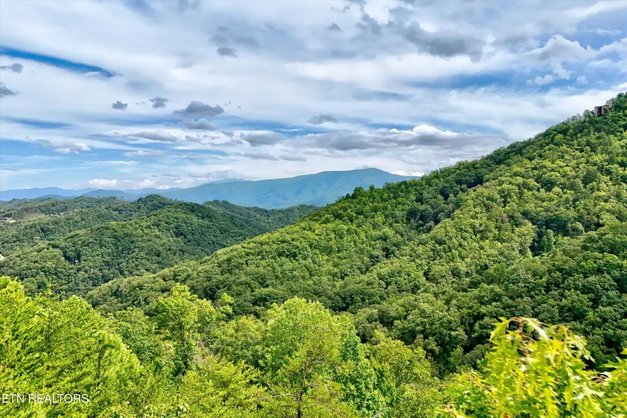 2743 Overholt Tr, Sevierville, TN 37876 - Image #2