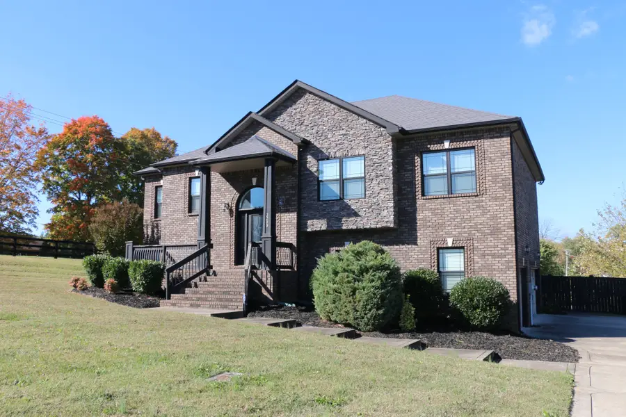 2200 Ellington Gait Dr, Clarksville, TN 37043 - Image #2