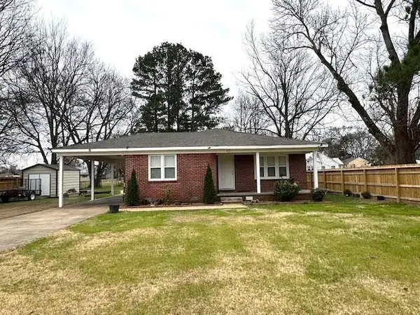45 Oak St, Savannah, TN 38372