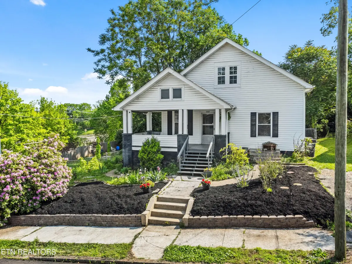 1018 Ne Thompson Place, Knoxville, TN 37917 - Image #1