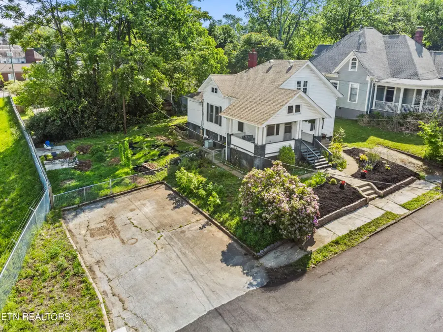 1018 Ne Thompson Place, Knoxville, TN 37917 - Image #3