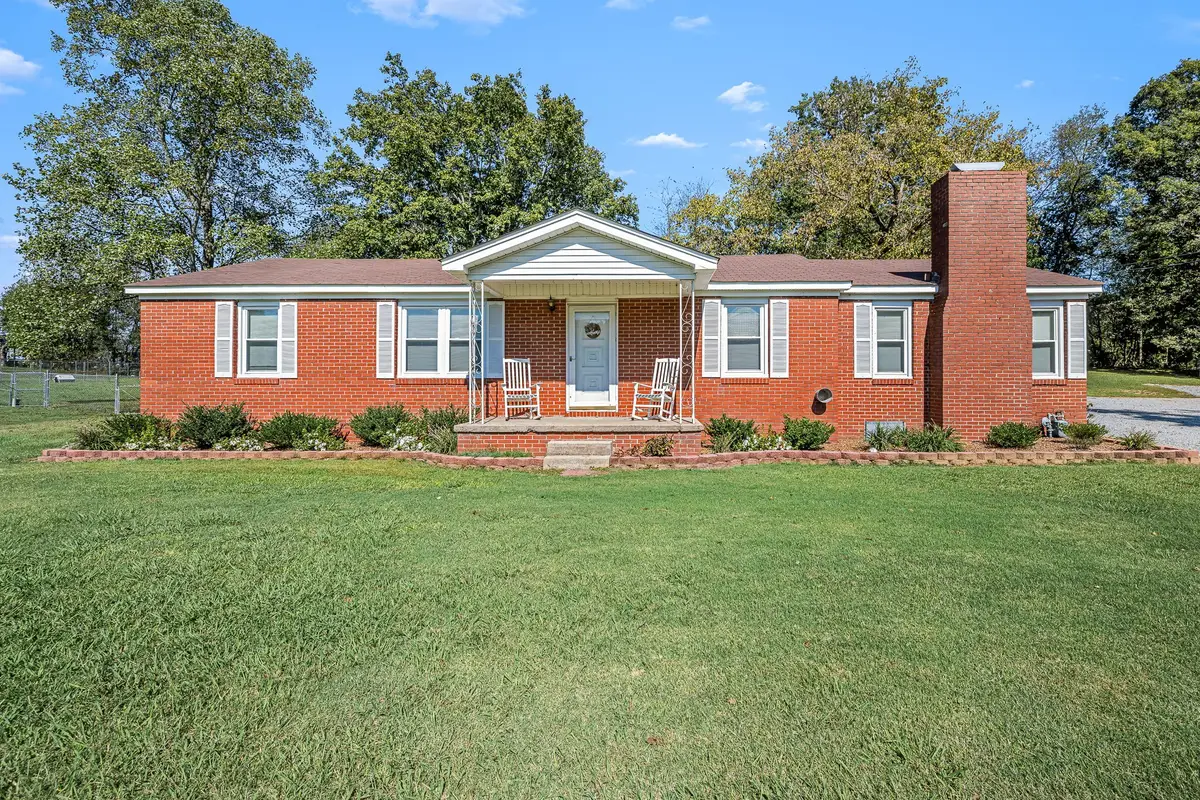 8 W Point Dr, Fayetteville, TN 37334 - Image #1