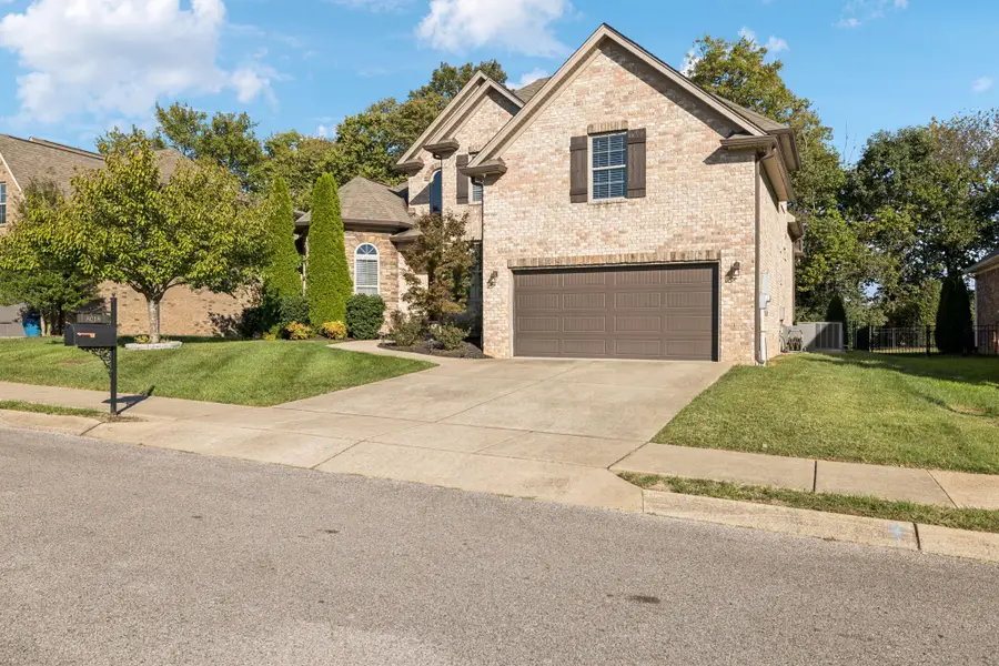 8018 Fenwick Ln, Spring Hill, TN 37174 - Image #2