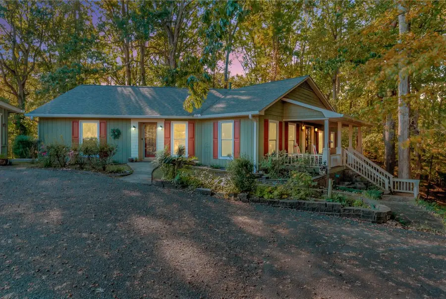 407 Oakwood Dr, Lawrenceburg, TN 38464 - Image #2