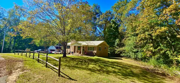 936 Ridge Rd, Quebeck, TN 38579