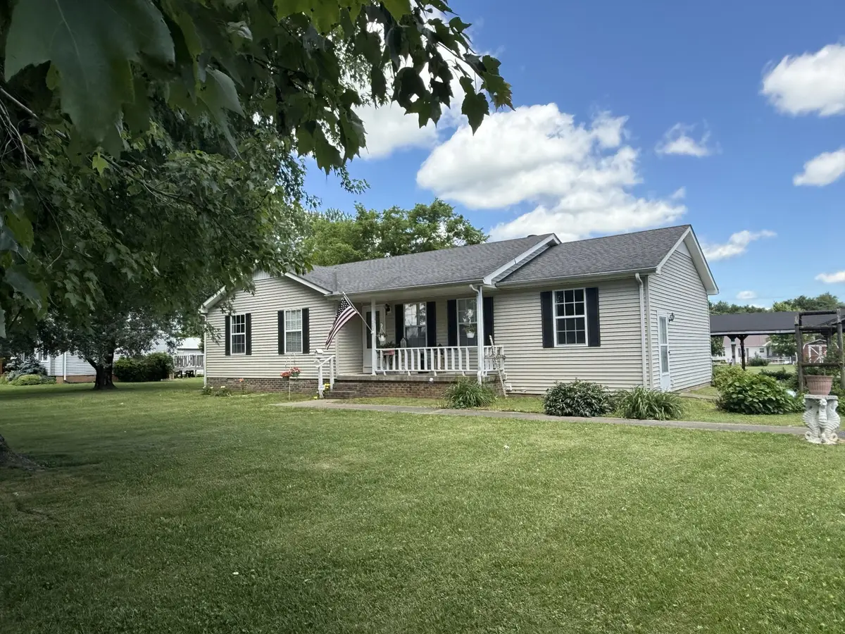 242 Kay Cir, Lafayette, TN 37083 - Image #1