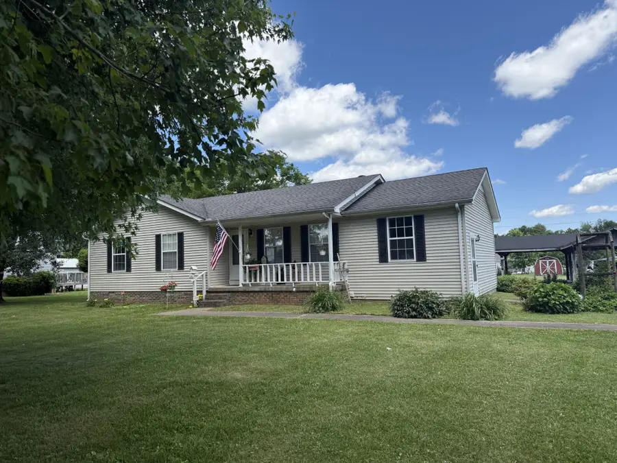 242 Kay Cir, Lafayette, TN 37083 - Image #2