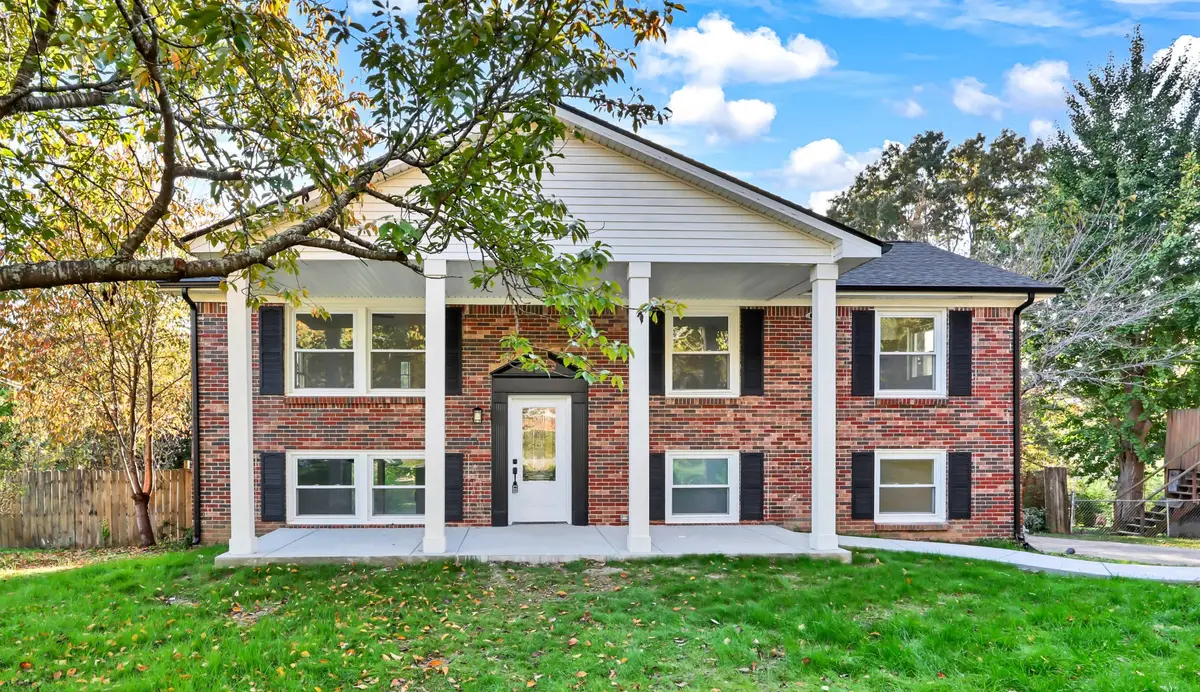 206 Kings Deer Dr, Clarksville, TN 37042 - Image #1