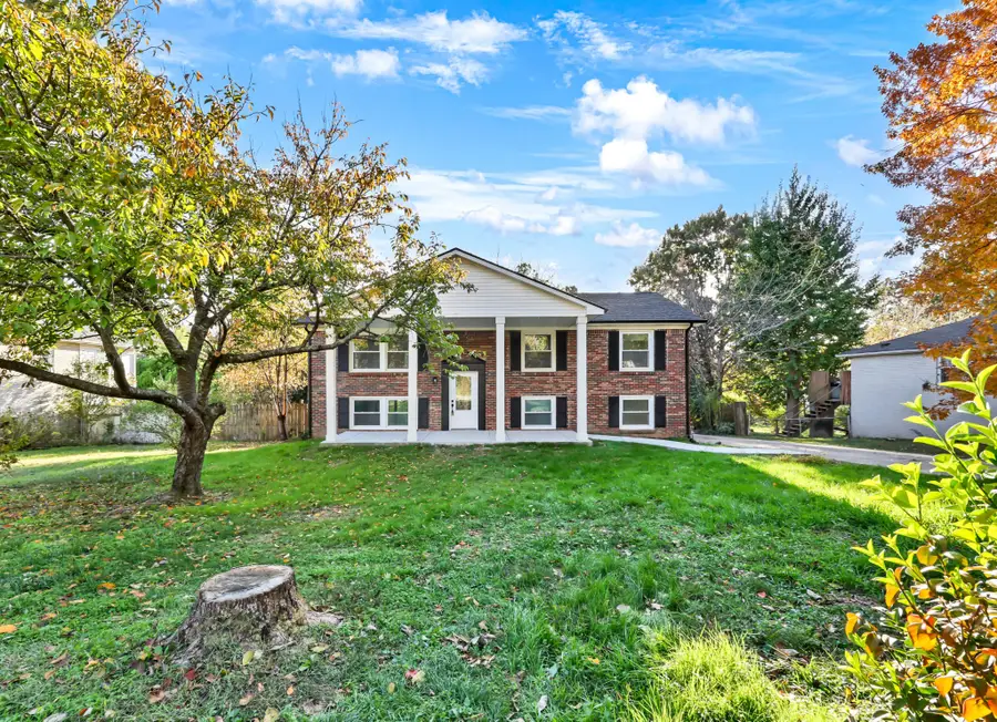 206 Kings Deer Dr, Clarksville, TN 37042 - Image #2