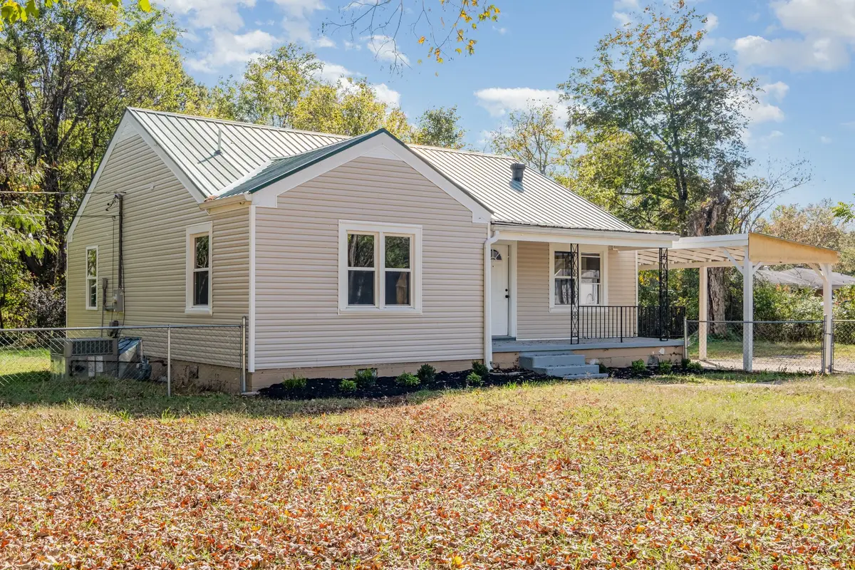 417 W Coffee St, Tullahoma, TN 37388 - Image #1