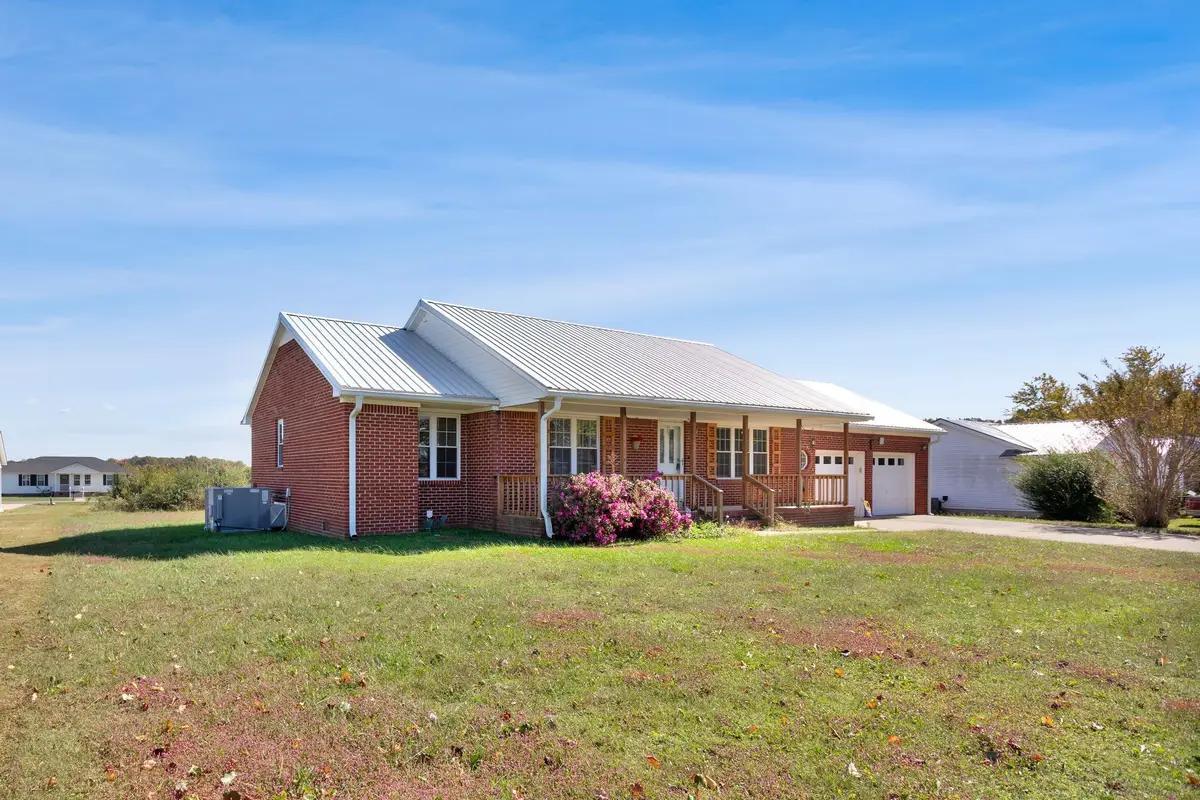 677 Edgefield Dr, Hohenwald, TN 38462 - Image #1