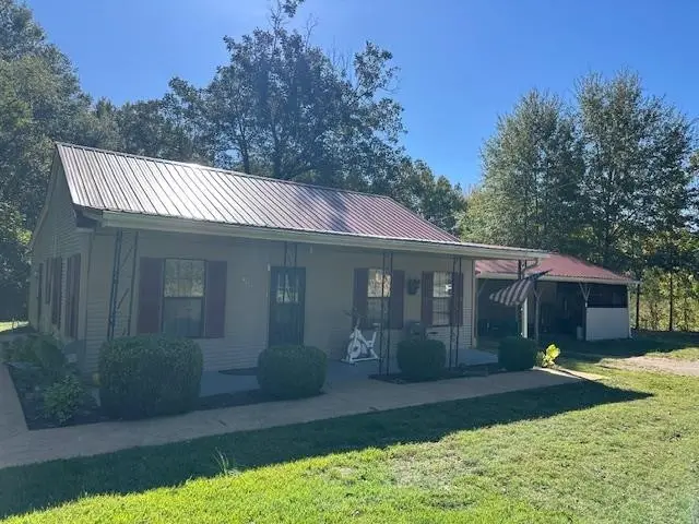 330 S 6th St, Selmer, TN 38375 - Image #2