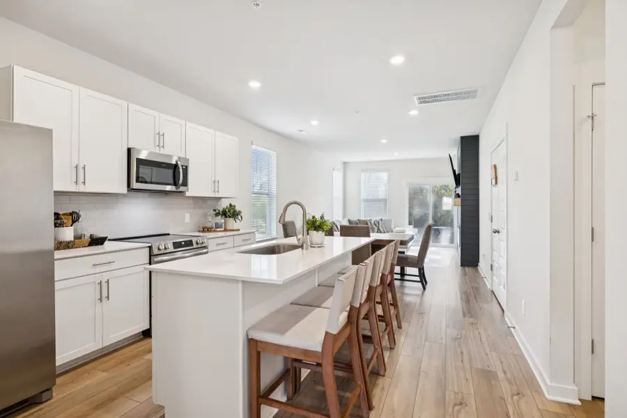 647 Birdie Dr, Spring Hill, TN 37174 - Image #2