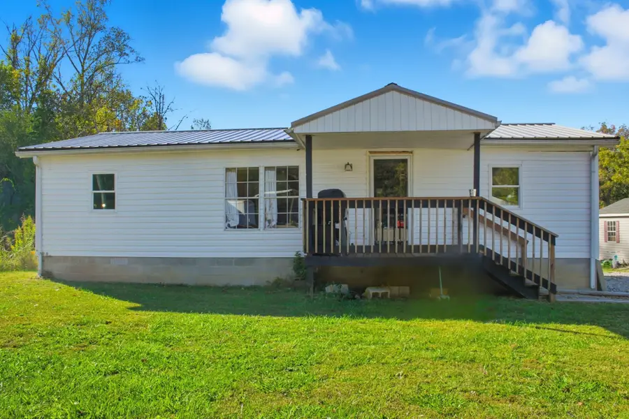 214 S Main St, Byrdstown, TN 38549 - Image #2