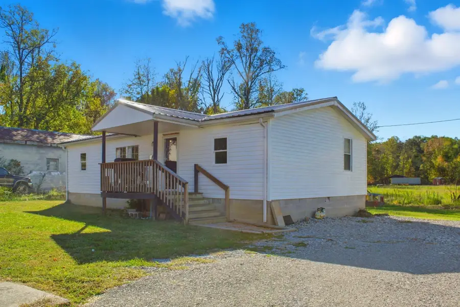 214 S Main St, Byrdstown, TN 38549 - Image #3