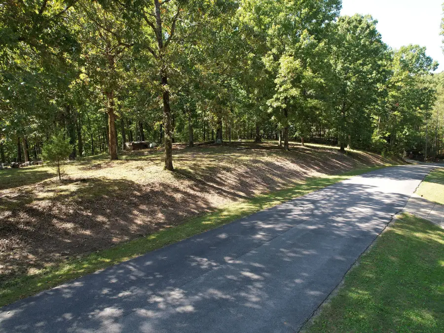 1060 Holcomb Cir, Kingston Springs, TN 37082 - Image #2