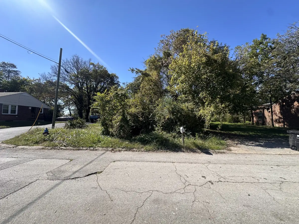 812 Woodside St, Columbia, TN 38401 - Image #1