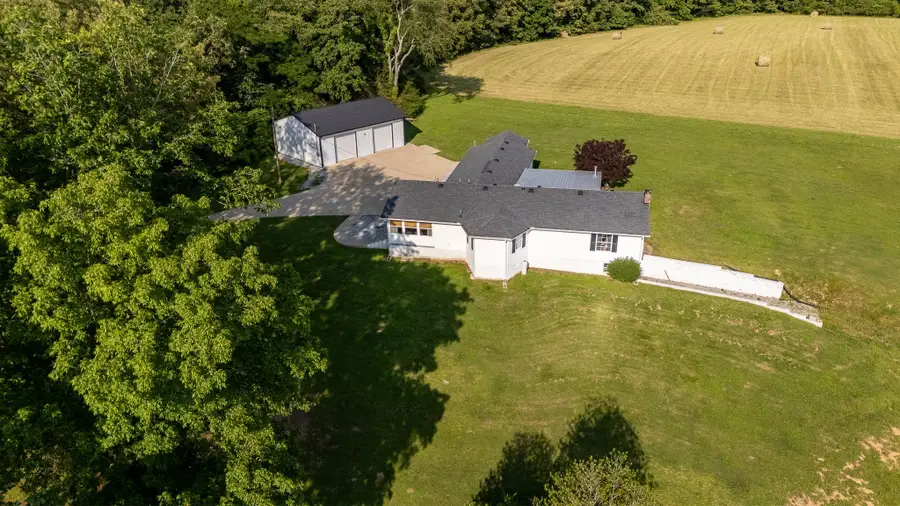 876 W Point Rd, Lawrenceburg, TN 38464 - #3