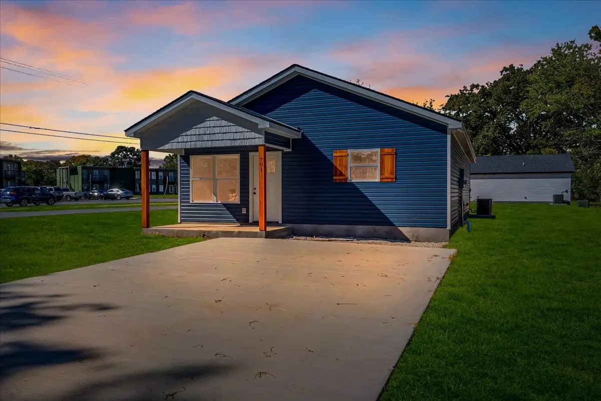 701 E Grizzard St, Tullahoma, TN 37388 - Image #1