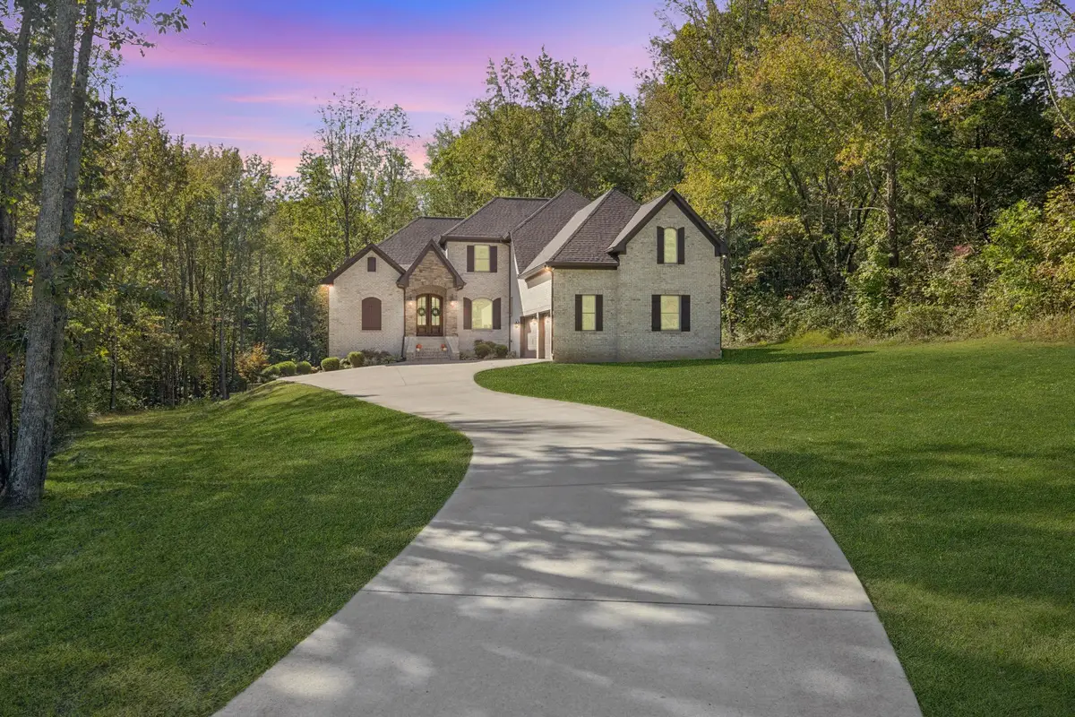 1040 Washington Dr, Cottontown, TN 37048 - Image #1