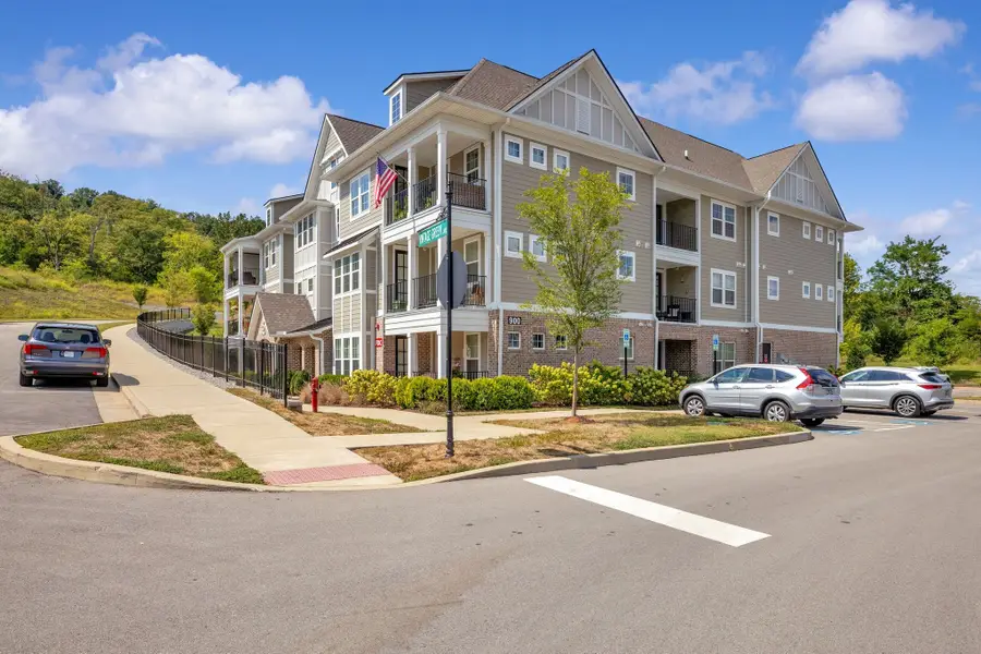 900 Vintage Green Ln #302, Franklin, TN 37064 - Image #2