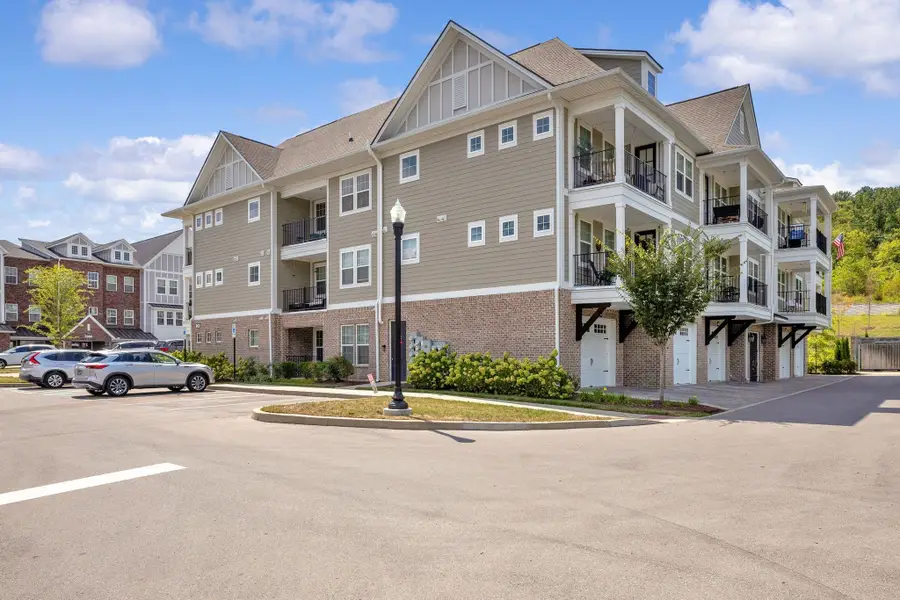 900 Vintage Green Ln #302, Franklin, TN 37064 - Image #3