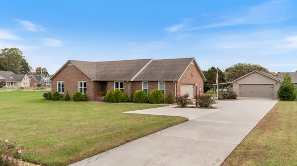 76 Waters Edge Dr, Estill Springs, TN 37330