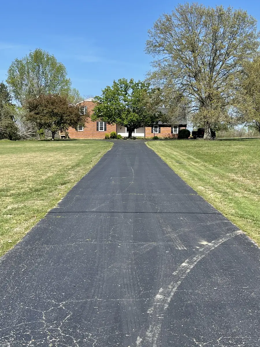 912 Long Creek Rd, Lafayette, TN 37083 - Image #2