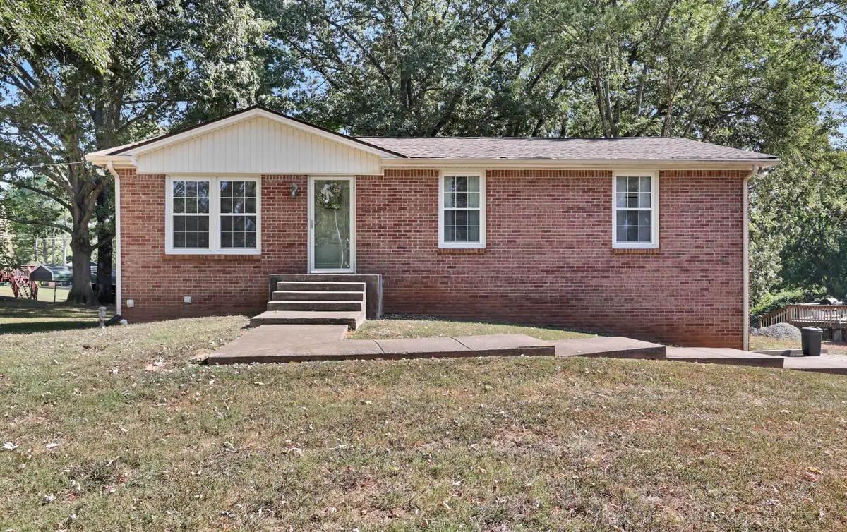 323 Forest Hills Dr, Clarksville, TN 37040 - Image #1