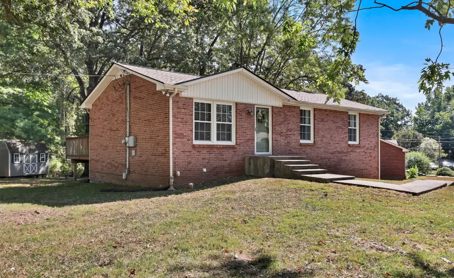 323 Forest Hills Dr, Clarksville, TN 37040 - Image #2