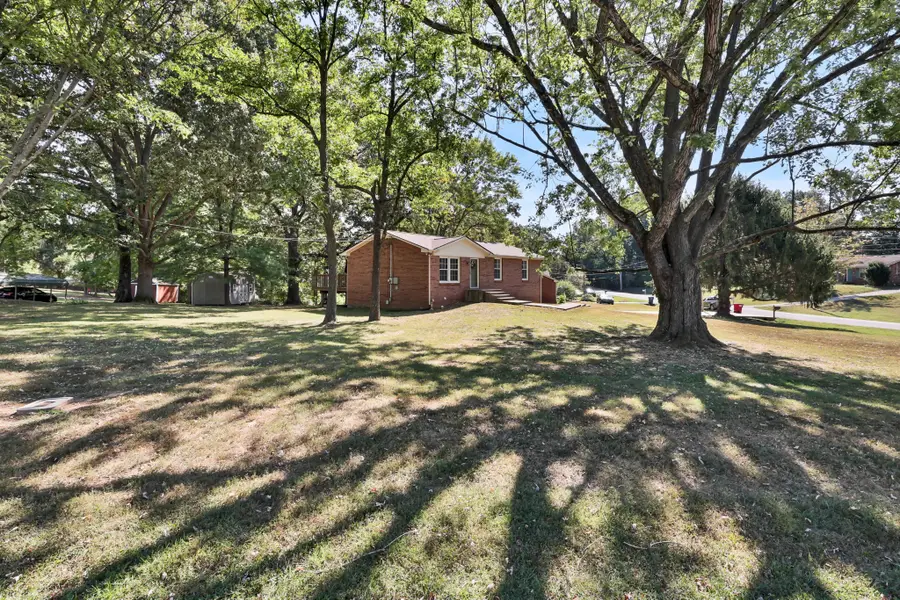 323 Forest Hills Dr, Clarksville, TN 37040 - Image #3
