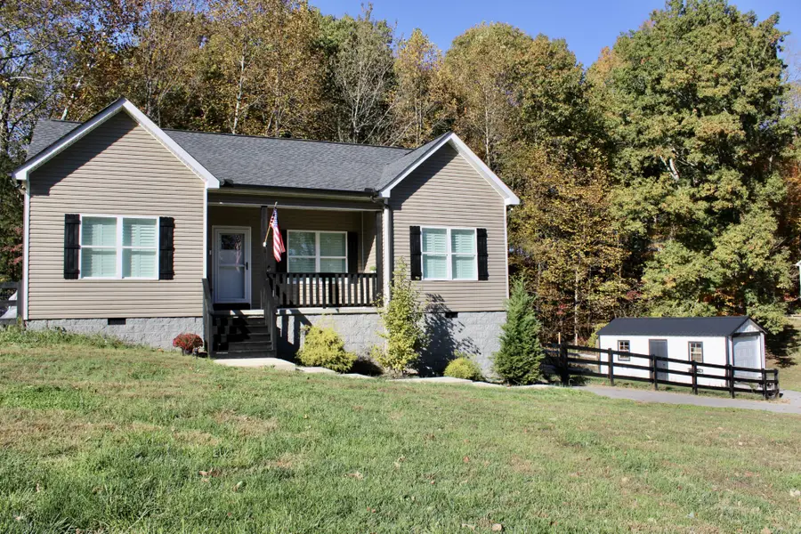 873 Hafner Rd, Charlotte, TN 37036 - Image #2