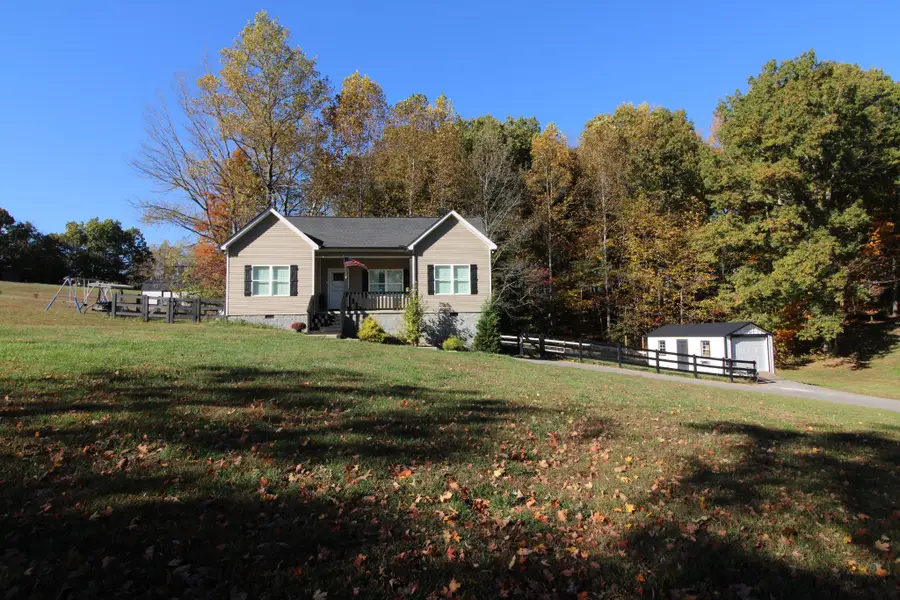 873 Hafner Rd, Charlotte, TN 37036 - Image #3