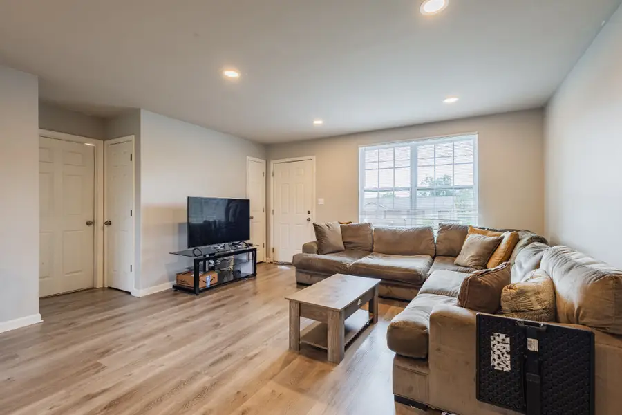 248 Walnut Crest Dr, Gallatin, TN 37066 - Image #2